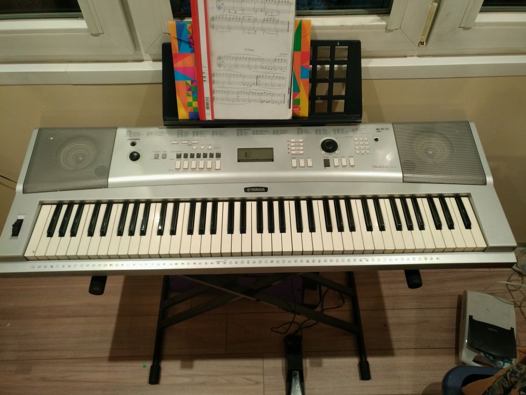 Yamaha Portable Grand dgx-220 дигитално пиано