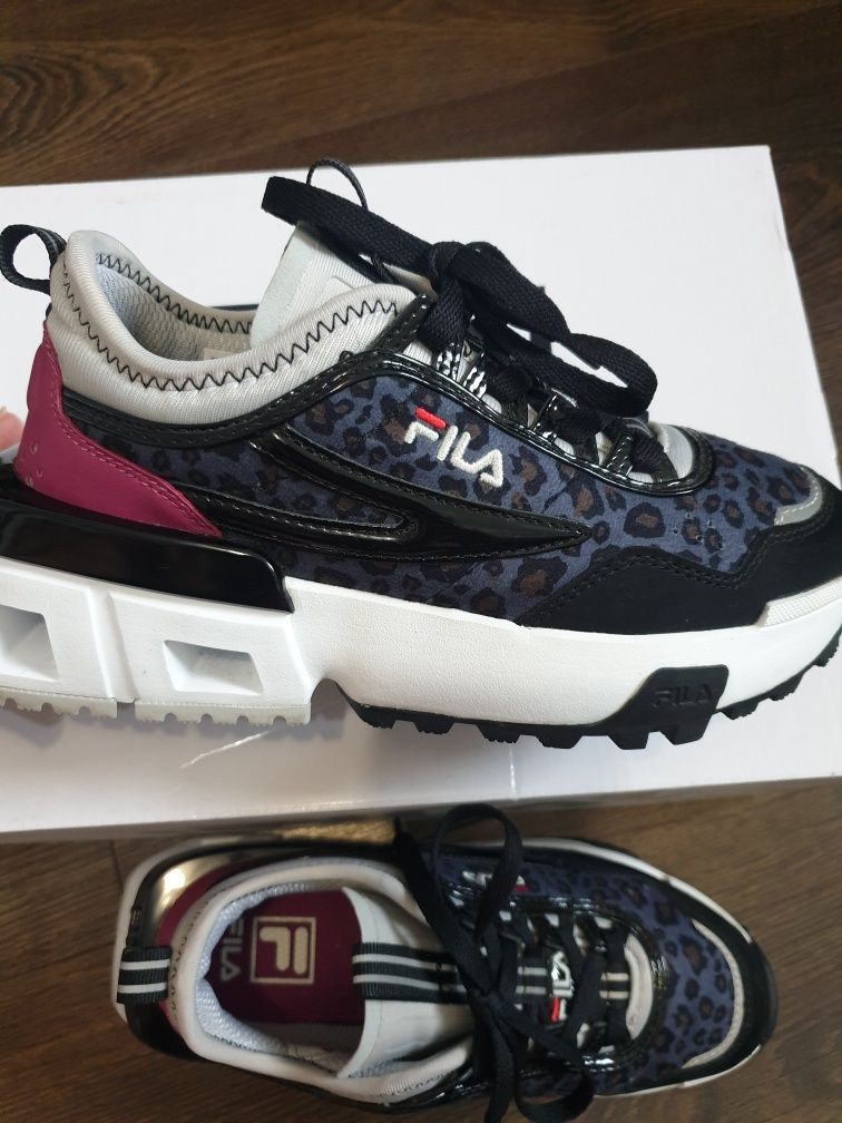 Pantofi sport Fila în cutie