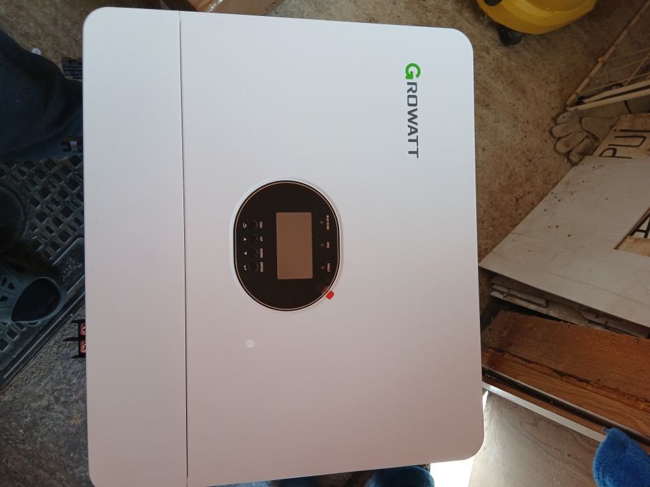 Vând Invertor growatt spf6000es plus off-grid