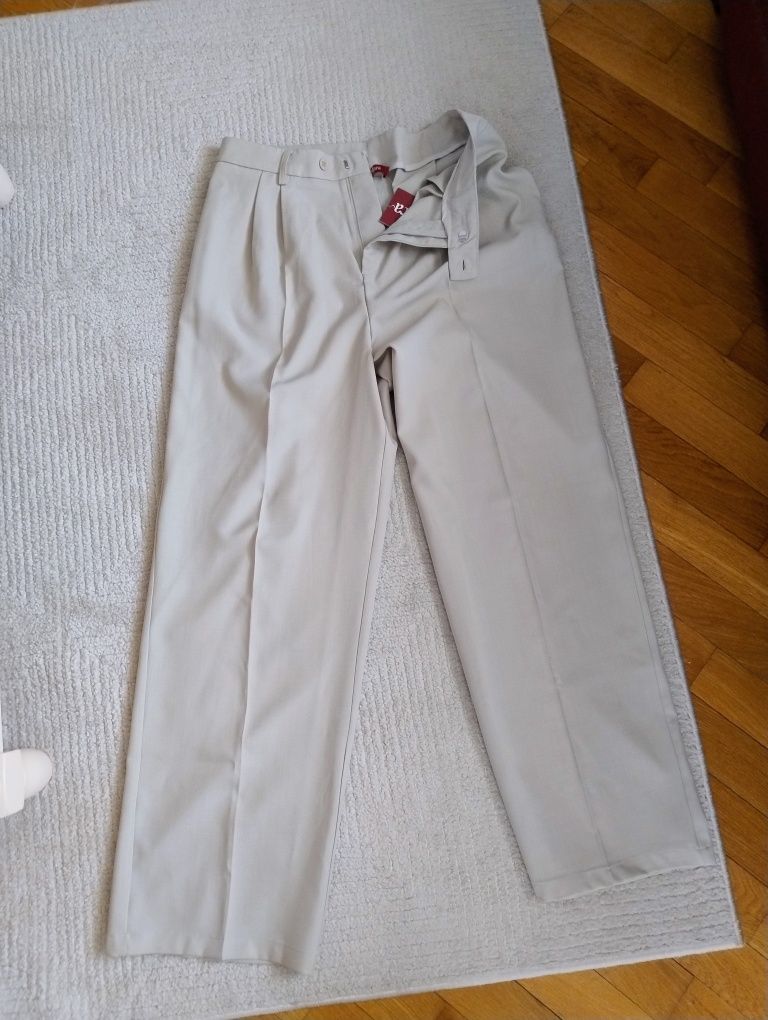 Vând pantaloni max mara