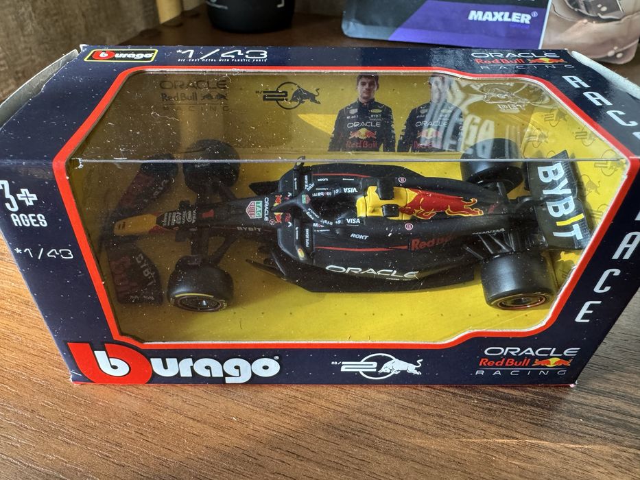 Игрушка Formula 1 RedBull RB20 bburago