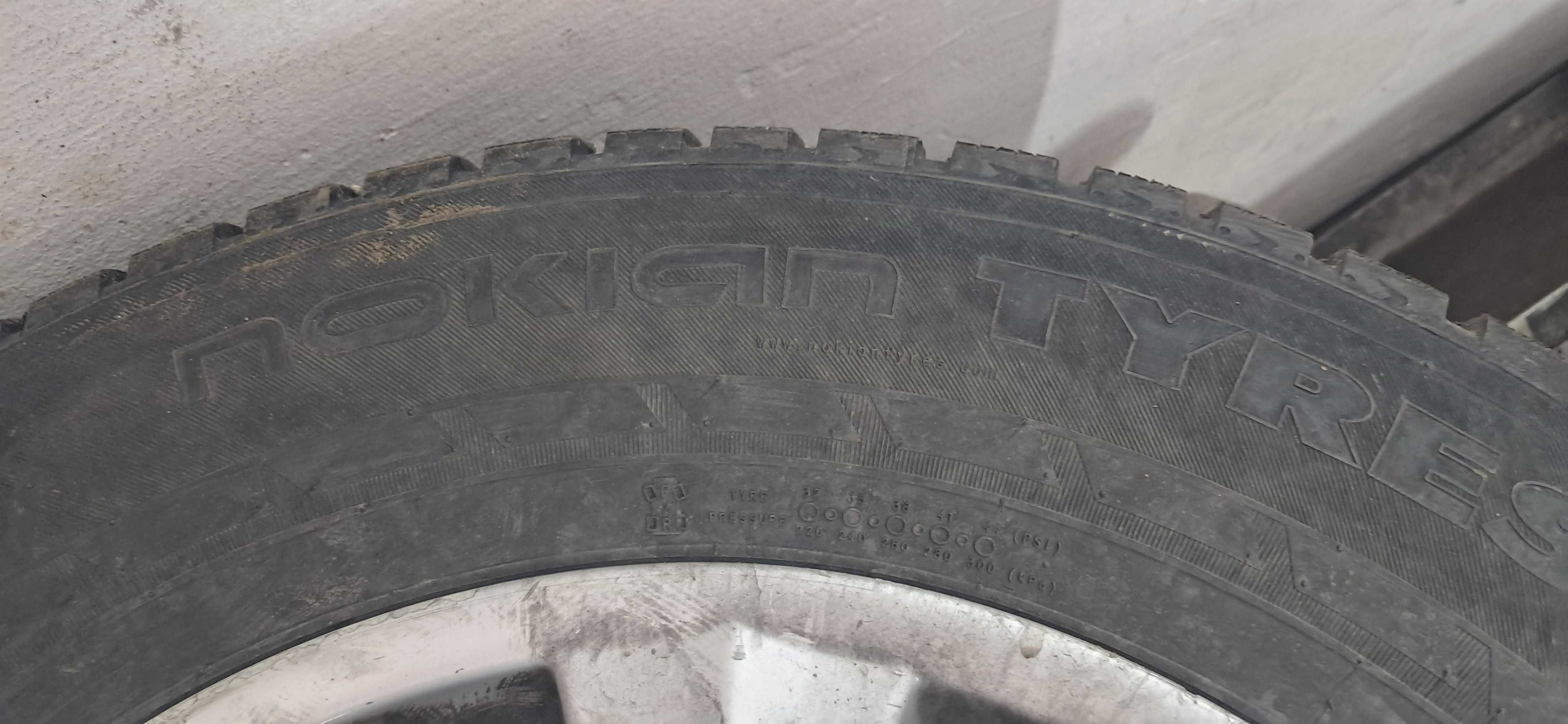 Зимние шины с дисками комплект 265/60/18