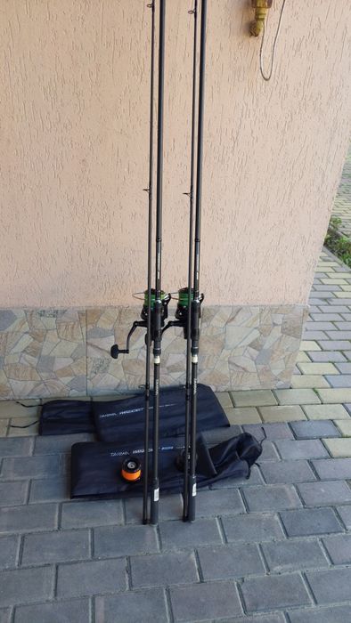 Set crap daiwa windcast: 2 lansete 3.90m 3,5lb/ 2 mulinete 5500qda