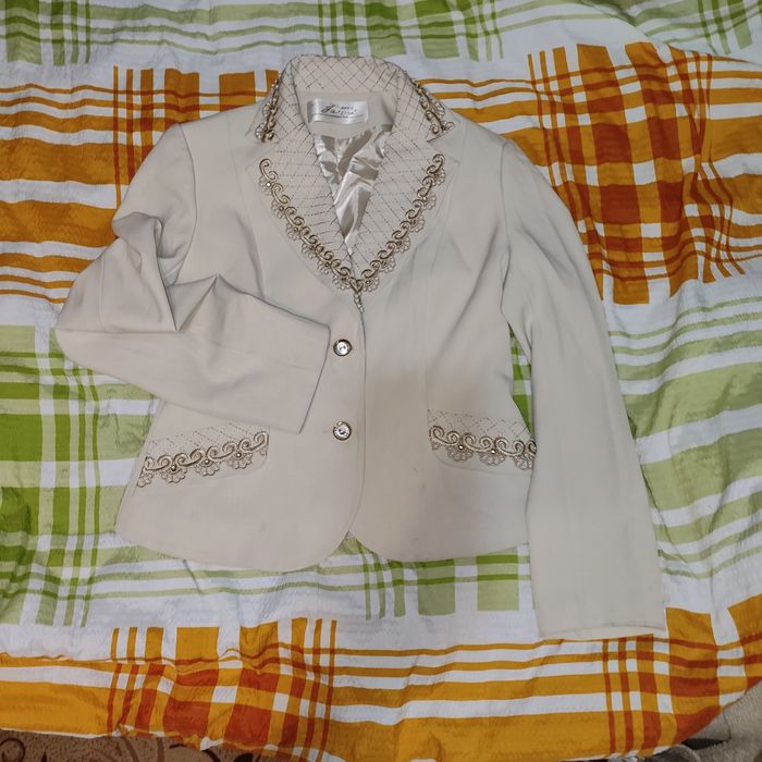 Продам пиджак новый ,очень красивый р.46  цена 3000