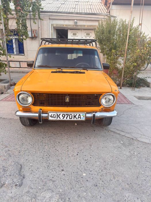 жигули седан 2102.