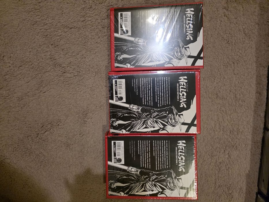 Lot manga Trigun si Hellsing