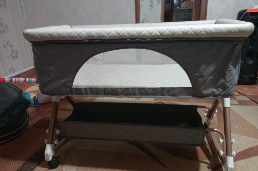 Продам за 15000 Кроватку и коляску! По отдельности по 10000