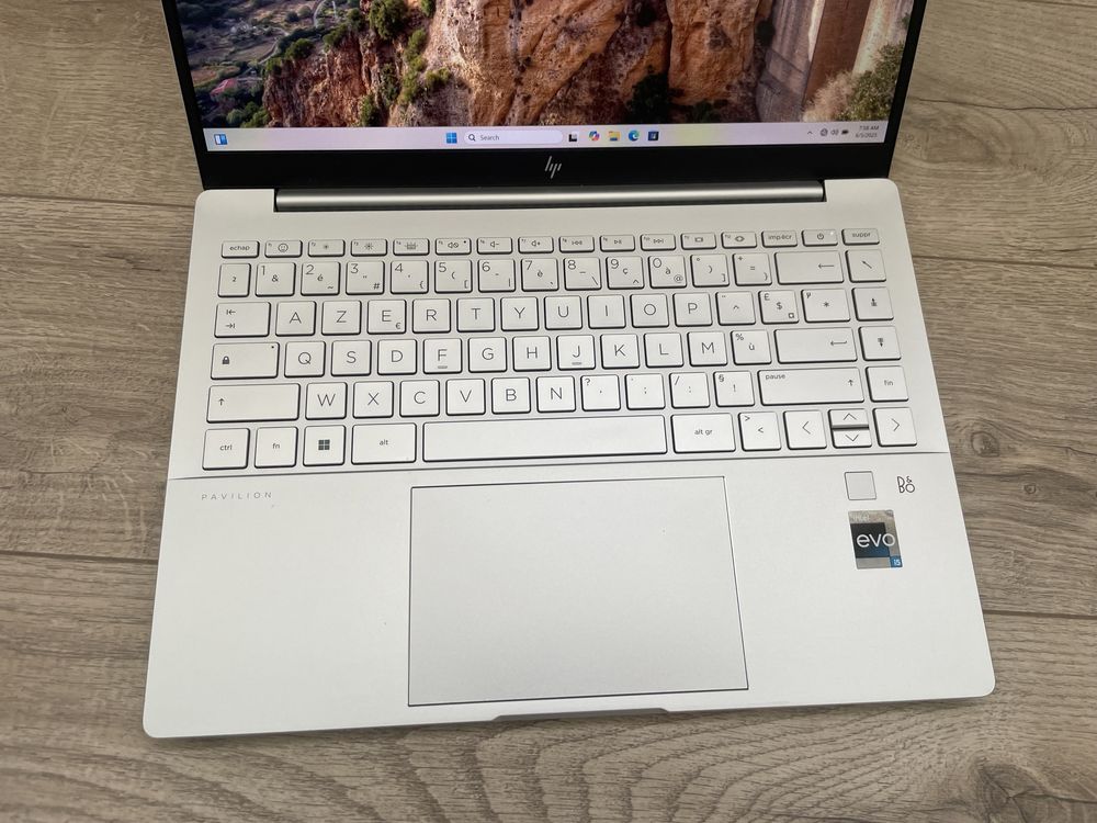 Laptop Core i5 1340P 16GB DDR5 SSD 512GB Intel Iris Xe Ultrabook