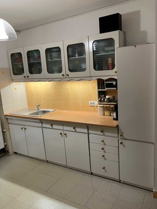 Vand mobila de bucatarie