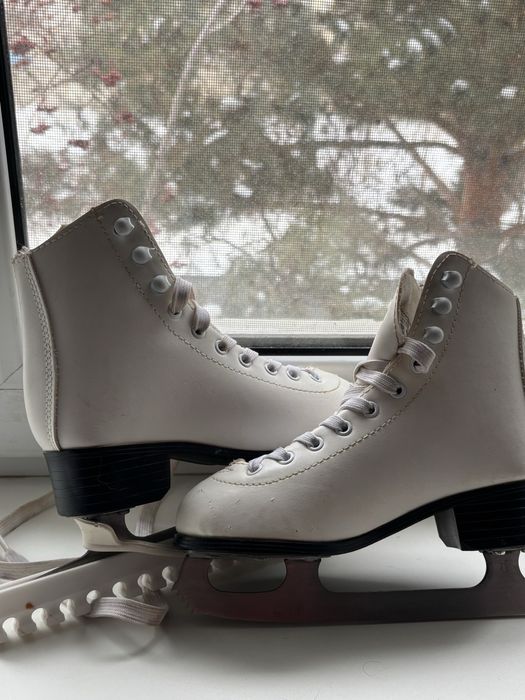 Продам коньки детские б/у 31 размера за 7000