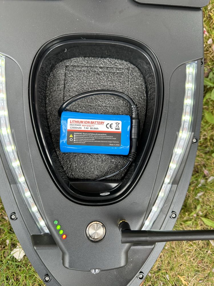 Лодка за захранка V700