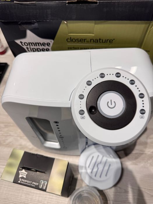 Tommee Tippee Perfect Prep уред за приготвяне на адаптирано мляко