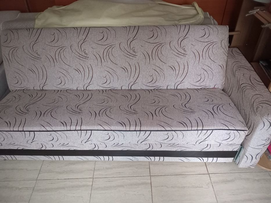 Vand o canapea si un coltar!