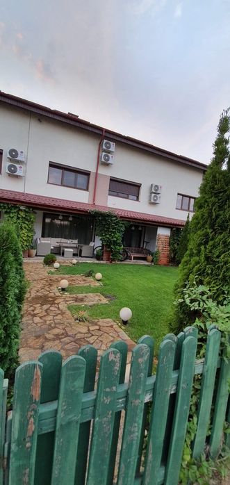 Casa cu 4 camere, grădină privată, piscina