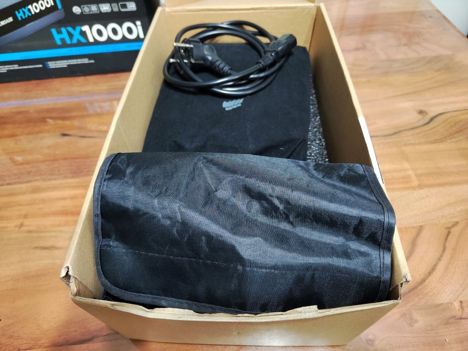 Продавам отлично захранване Corsair HX1000i 1000W 80PLUS Platinum