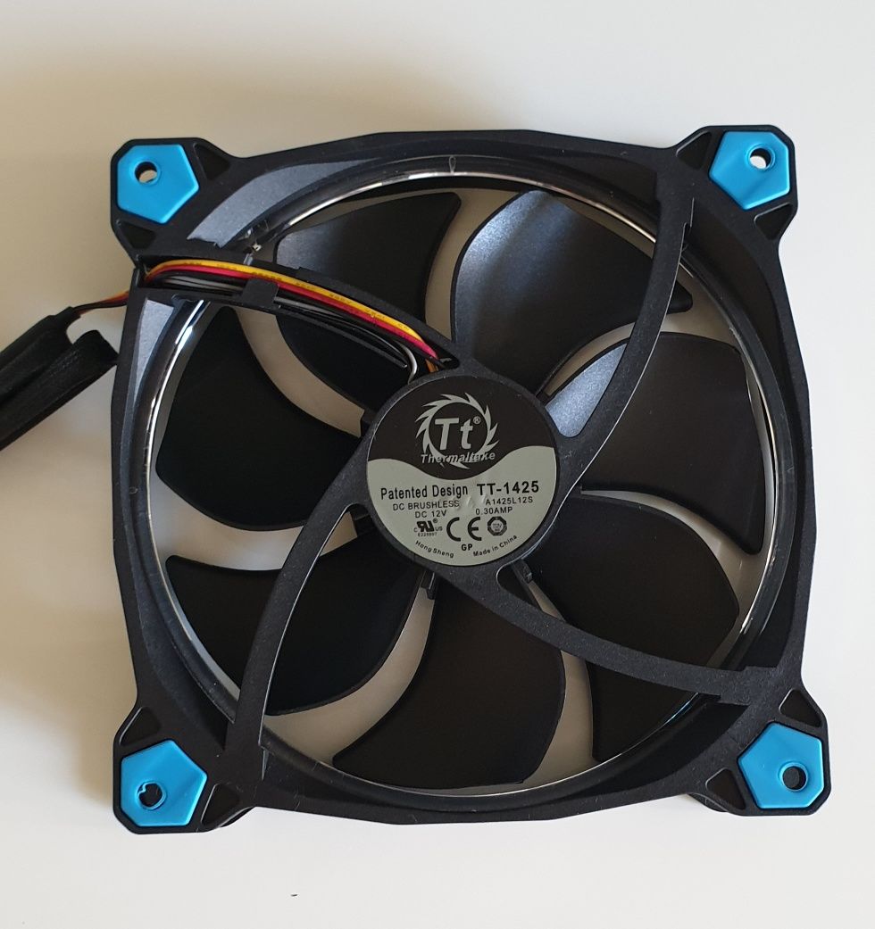 Вентилатори (ThermalTake, Arctic), капак за D5 помпa IceMan