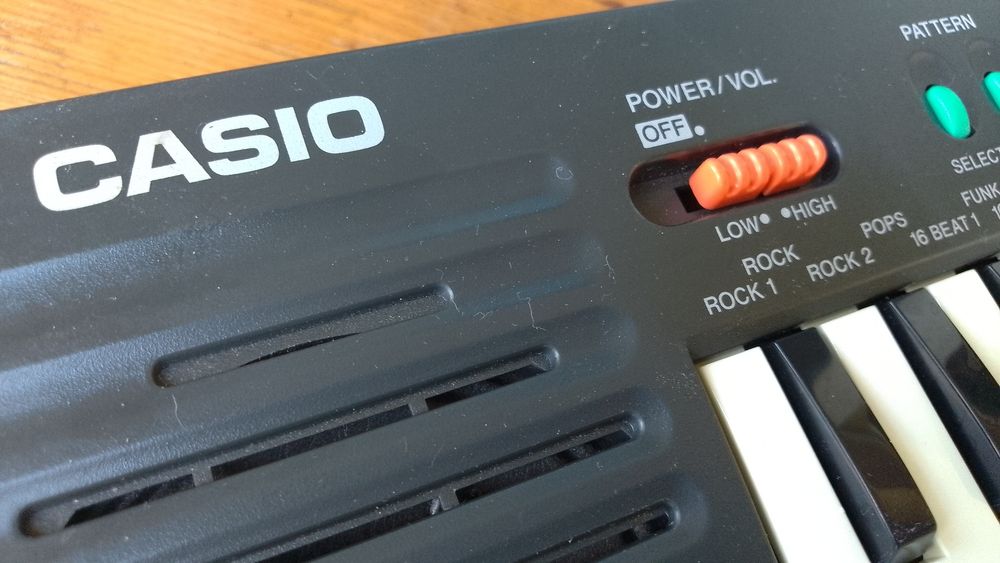 Orgă mini CASIO portabilă - Colecție Vintage