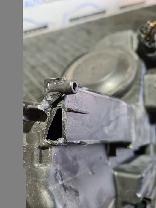 Far Stanga Volkswagen Tiguan 5N Facelift 2011 - 2015 SUV 4 Usi (953) Fara xenon CRĂPAT ...