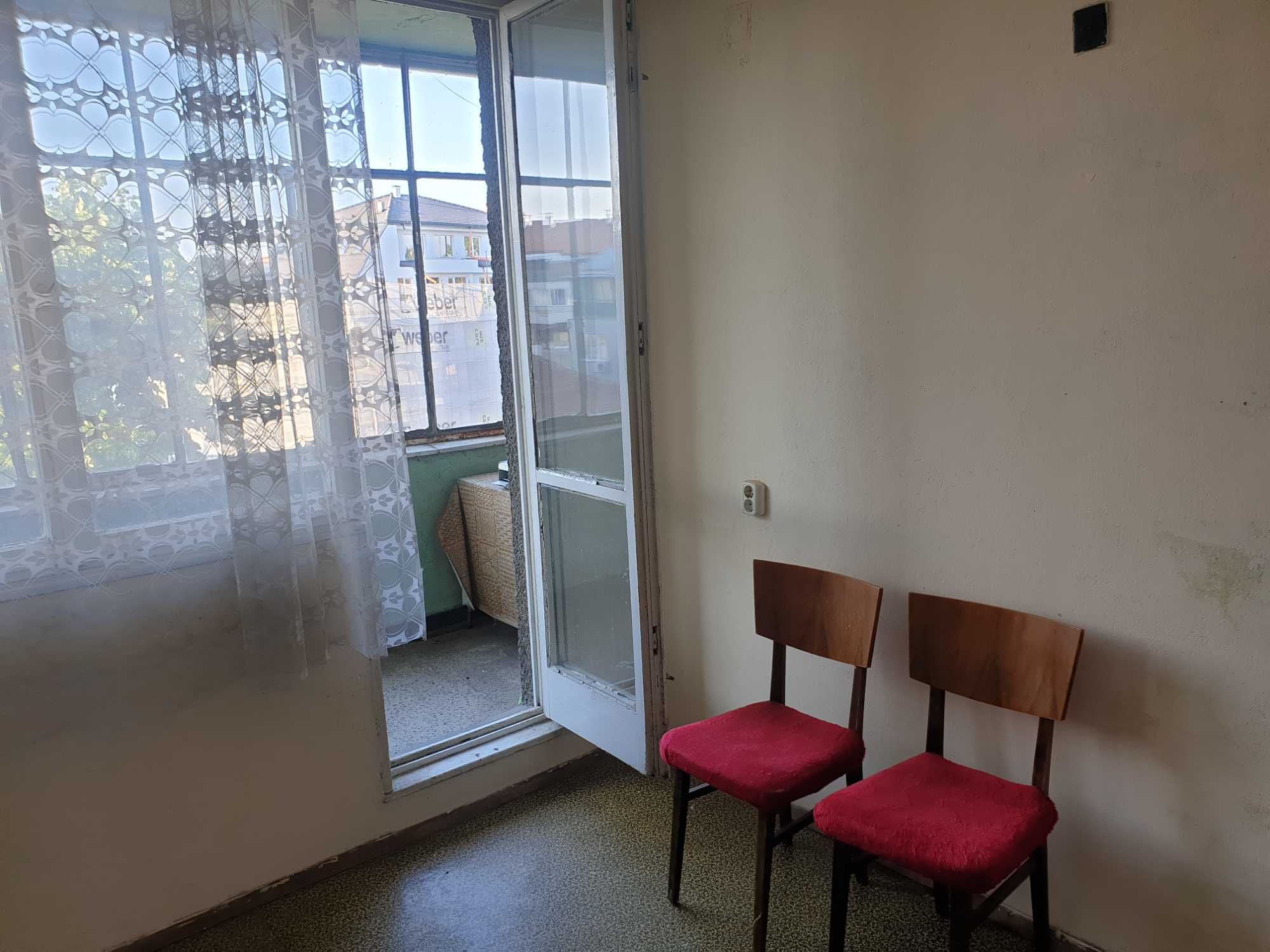 Собственик продава 3 ст. апартамент 100кв.м Русе, Център, ул. П. Хитов