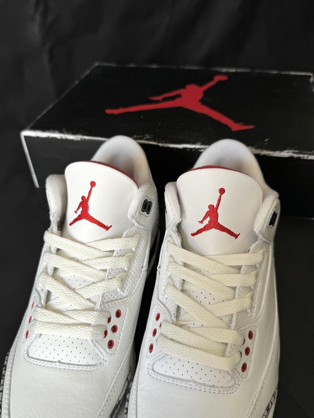 Jordan 3 mid White Cement