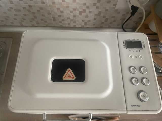 Vand masina de facut paine Kenwood BM 250