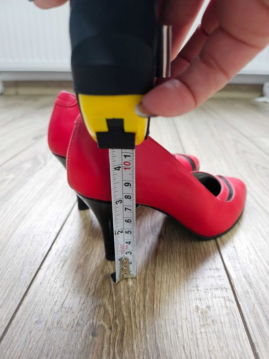 Vand pantofi de piele toc mic