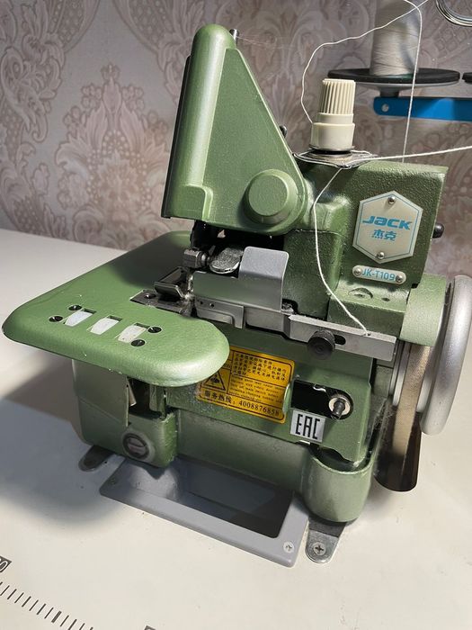 Продается швейная машина,  ковровый оверлок.