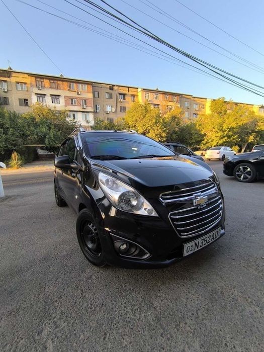 Продаю машину  Spark 2 позиция 2015 года черного цвета