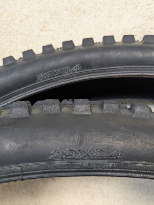 Set cauciucuri MTB Maxxis Minion DHR II 29x2.4 MaxxTerra Logo alb