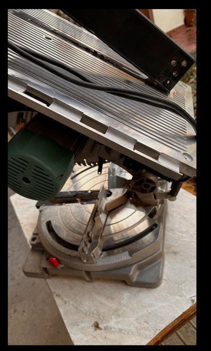 Торцовочная пила б/у