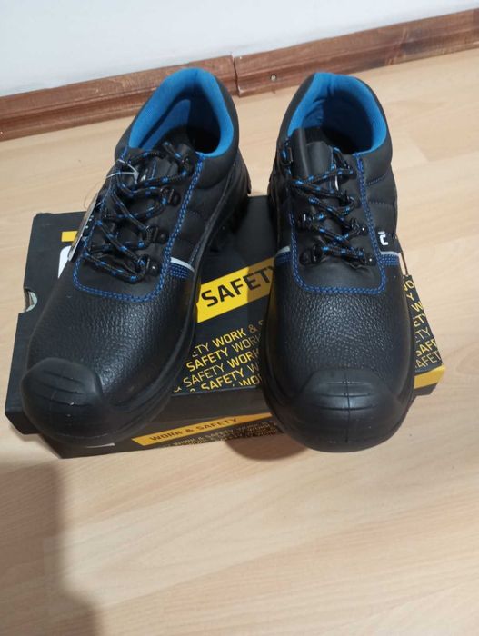 Работни обувки 42