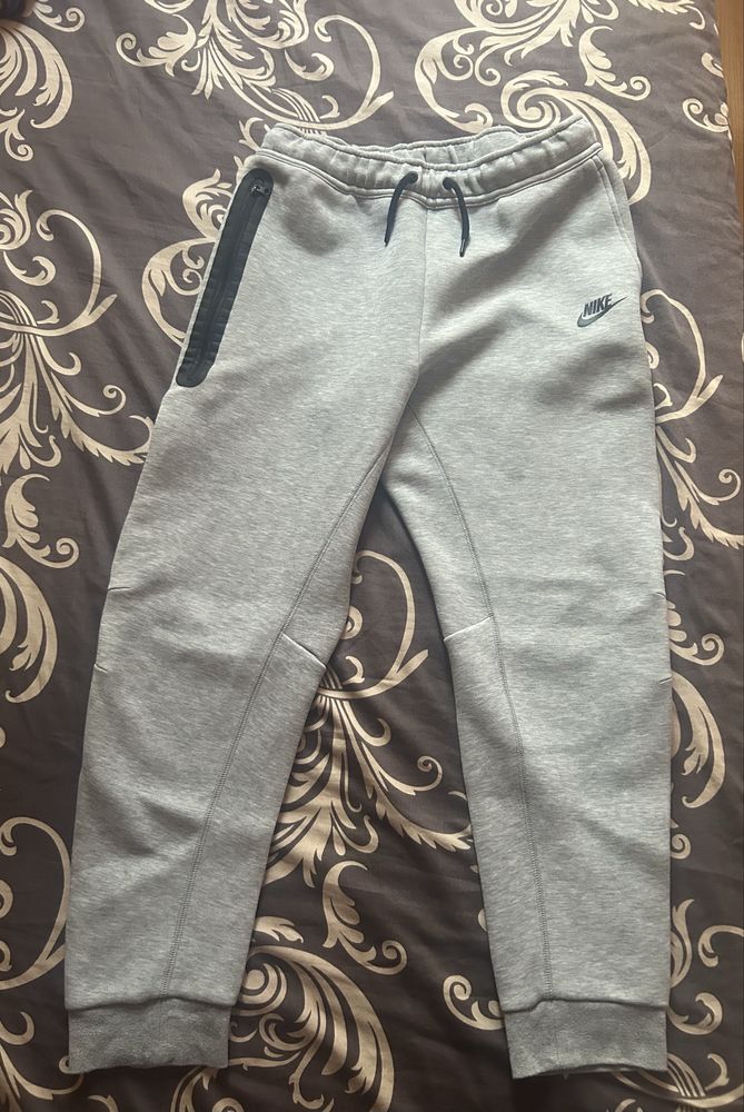 Спортно долнище Nike Sportswear Tech Fleece Junior - Сив