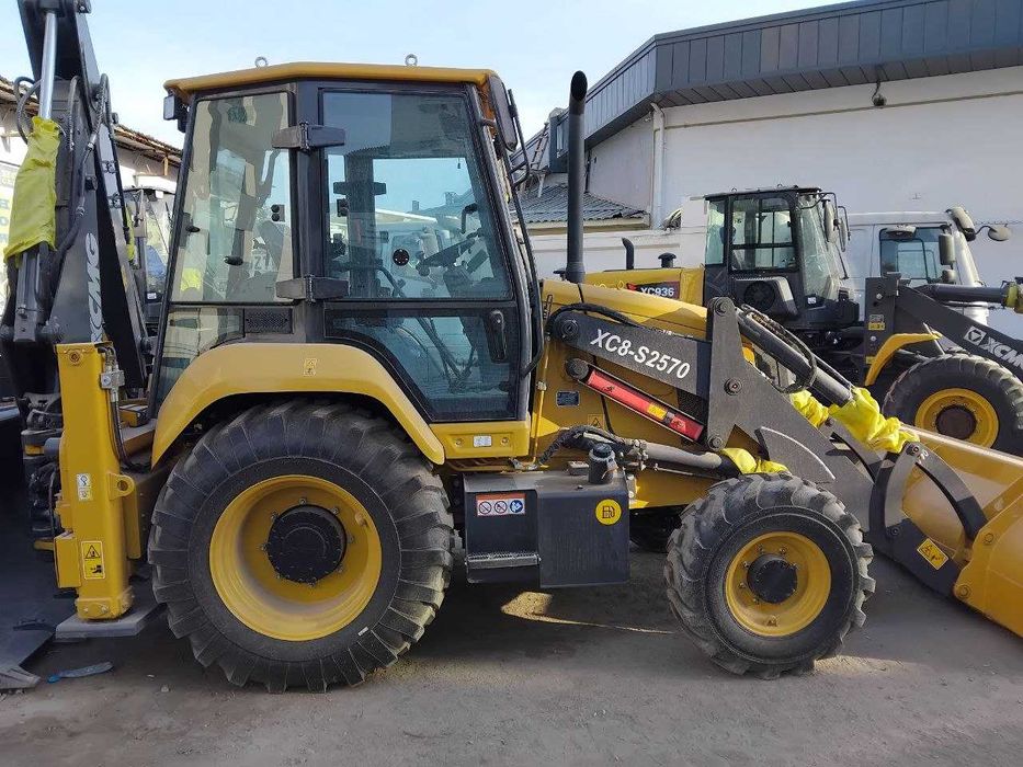 Экскаватор-погрузчик XCMG XC8-S2570