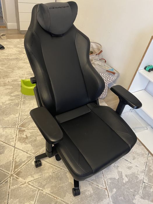 Игровое кресло dxracer