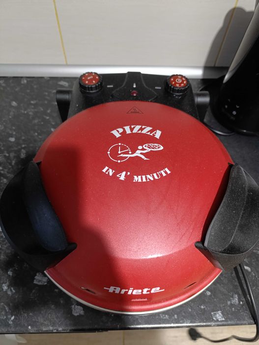 Cuptor electric pentru pizza Ariete "Pizza in 4 minute", 1200W, 32 cm
