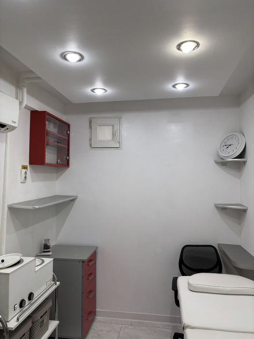 Închiriez posturi în salon: cosmetică și manichiură/pedichiură