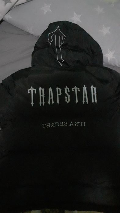 Geaca trapstar noua