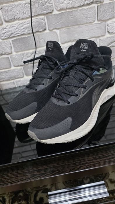 Оригинальные кроссы Li-ning