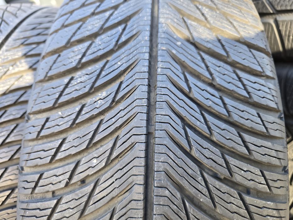 Anvelope iarna 235 60 18