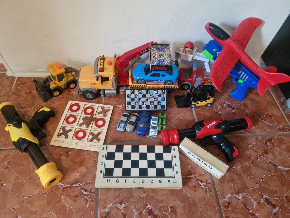 Vand jucarii ieftine