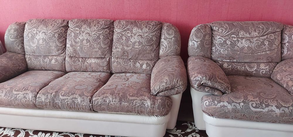 Диван с   креслом