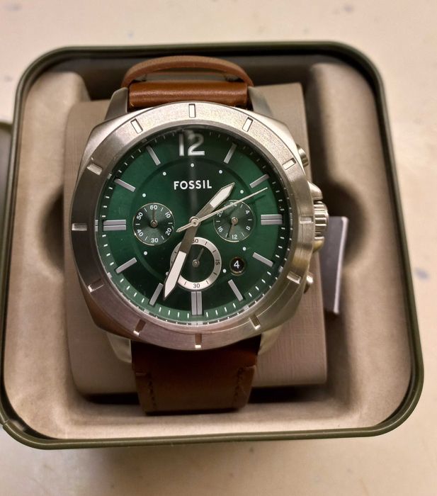 Оригинален часовник Fossil с хронограф и кожена каишка
