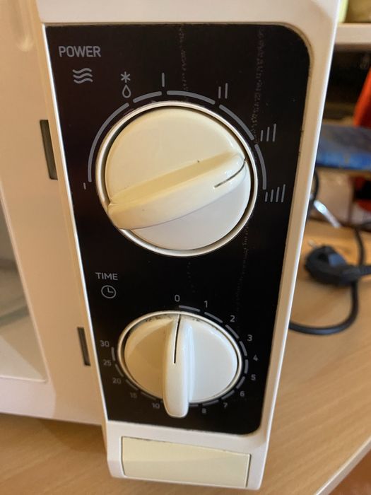 Cuptor cu microunde Amica