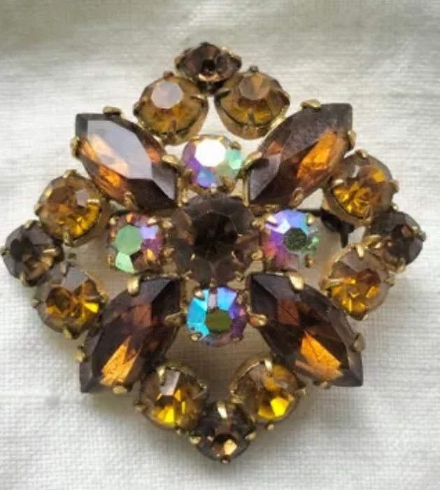 Продам винтажную брошь