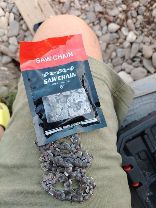 Vind mini drujba electrica cu 2 acumulatori