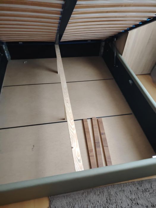 Спалня с матрак и подматрачна рамка