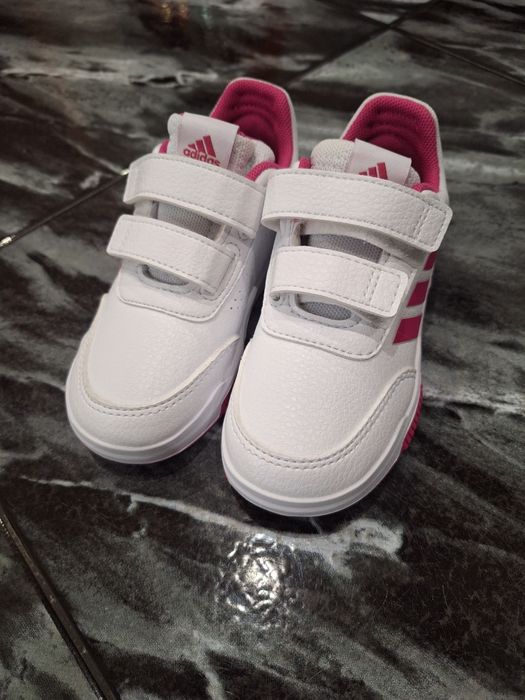 Нови маратонки Адидас, н26