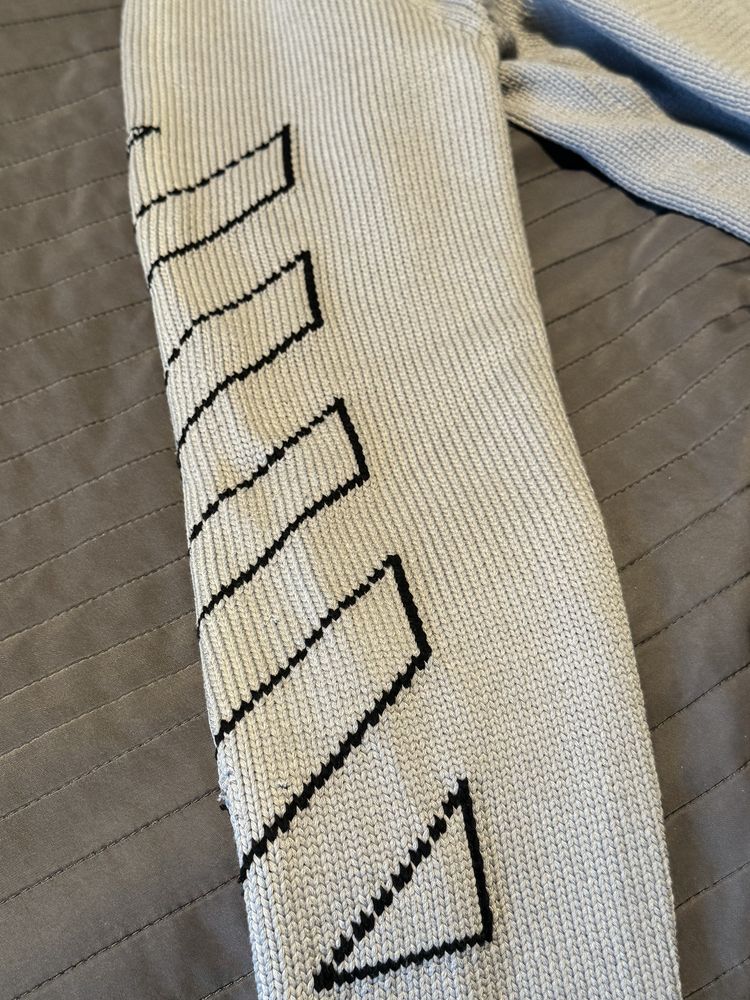 Off-White Pulover