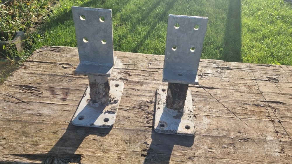 Suport metalic tip PPT pentru stalpi din lemn