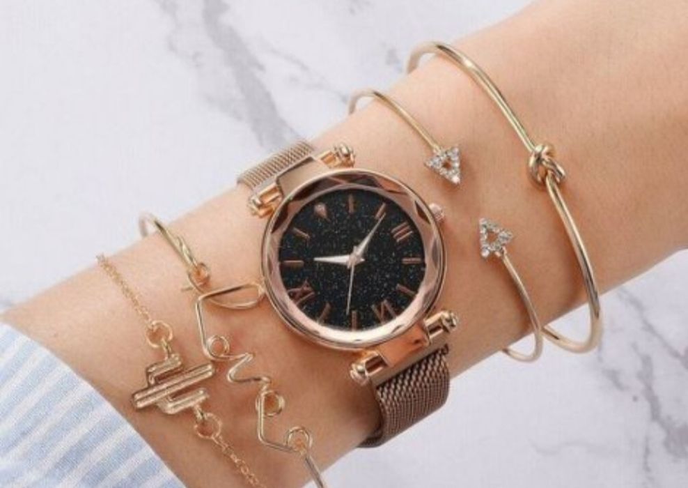 НОВ дамски кварцов часовник, с магнитна верижка